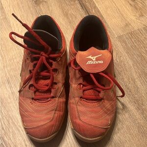 Used women’s mizuno metal cleats